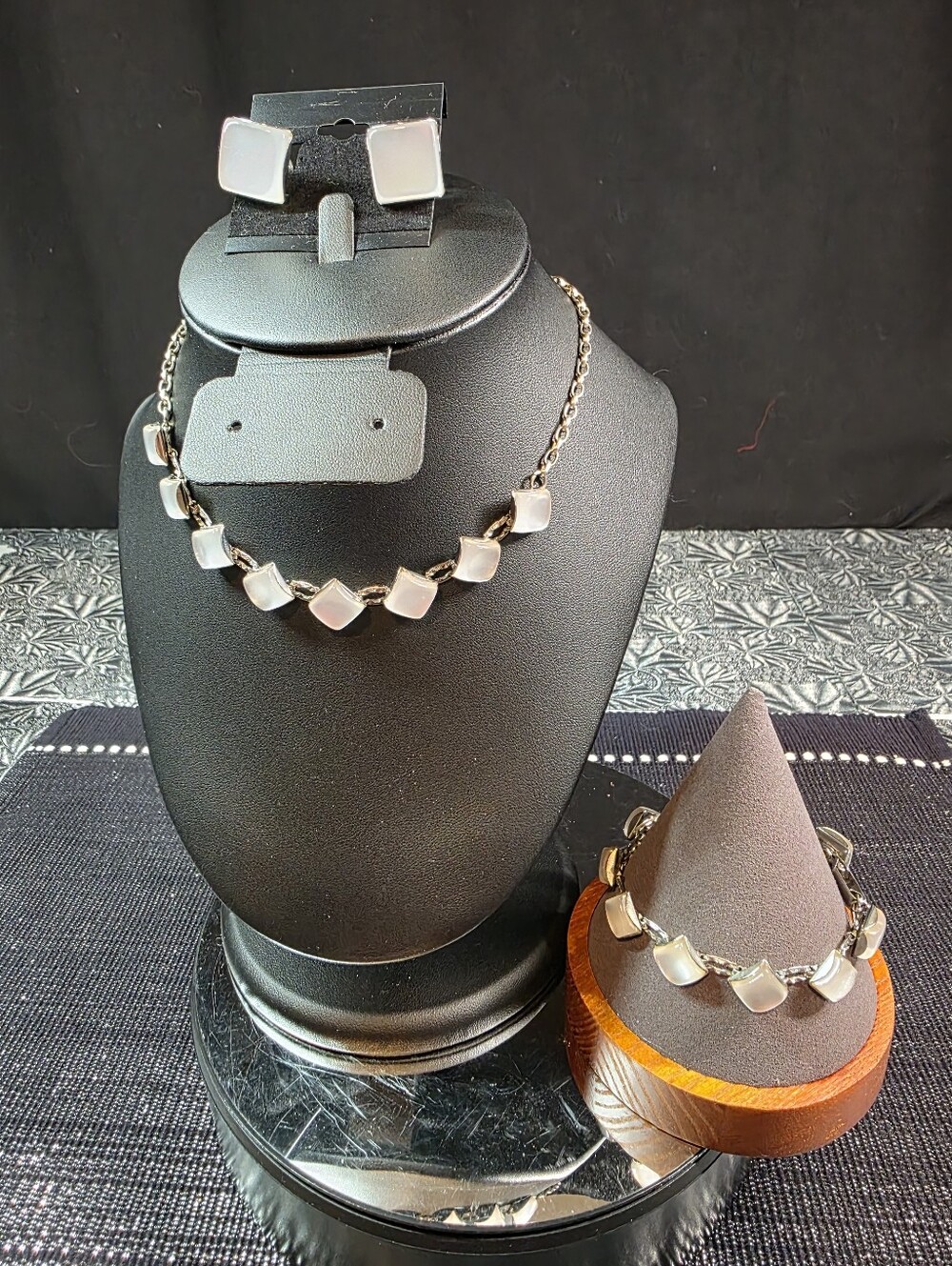 Moonglow Thermoset Parure